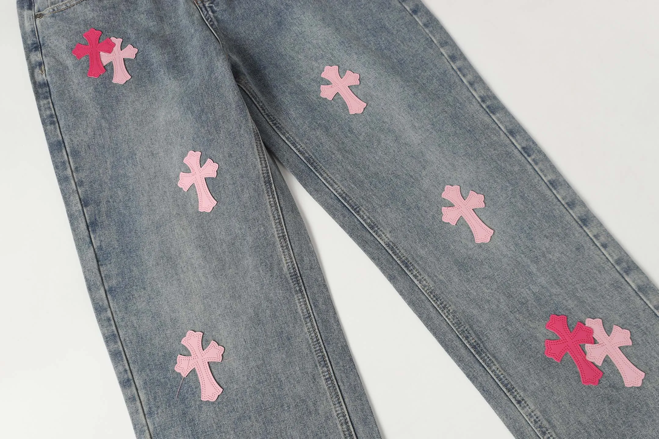 P260 Cross-border model, please do not place an order if you are pursuing quality - Chrome Hearts/Chrome Hearts Cross ✝️Pink embroidered washed jeans, trousers and casual pants - High weight, high density and high quality. The wool is soft, delicate and skin-friendly. It feels soft and silky. It has excellent warmth and skin-friendly properties. - Custom-woven and dyed, no color difference. No matter the fabric or workmanship details, it beats the ordinary version on the market. - Hardware zipper accessories are all customized, full of details - Color: washed blue -Size: 28 30 32 34 36